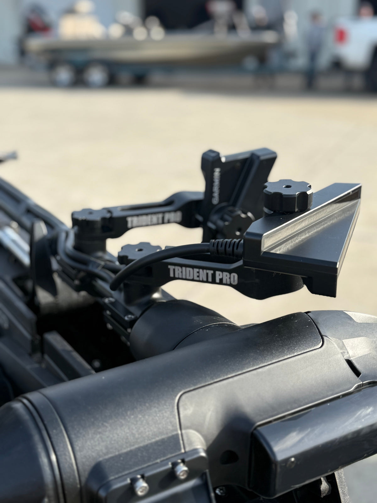 Trident PRO / black arm gunmetal base