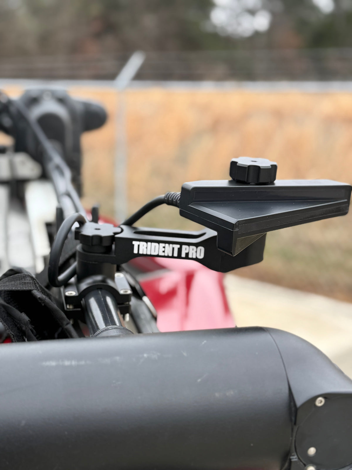 Trident PRO / black arm gunmetal base